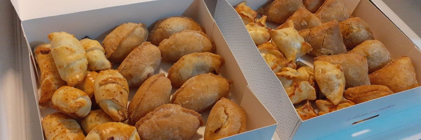 Assortiment de fataya, samossas et nems de La Marmite de Astou